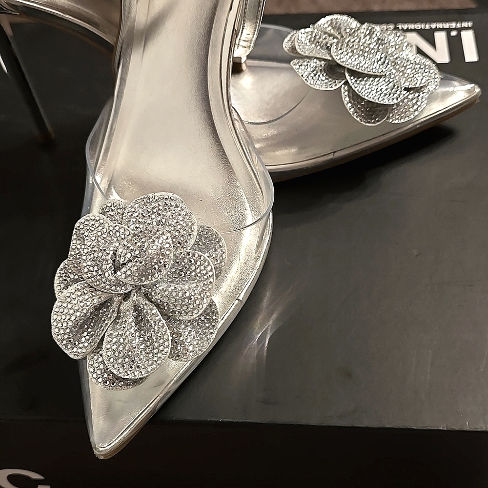 Size 9.5 M INC GORGEOUS SILVER Crystal Rose, ANKLE STRAP 3inch Pumps